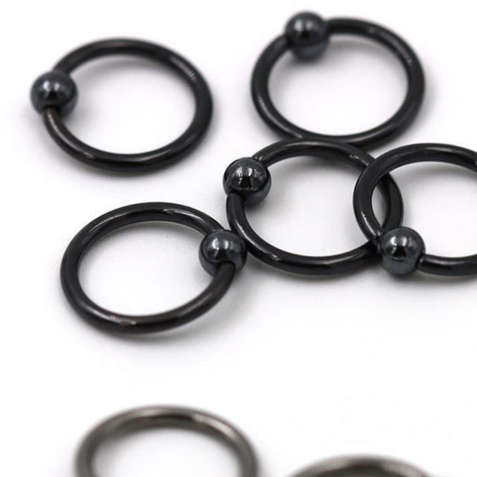 Niobium piercing jewelry top